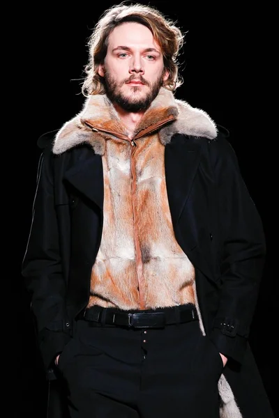 Look 14